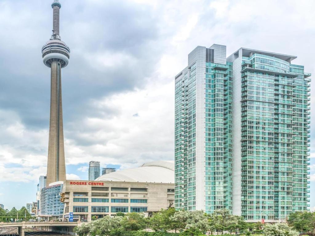 Howard Johnson By Wyndham Toronto Downtown West Exterior photo